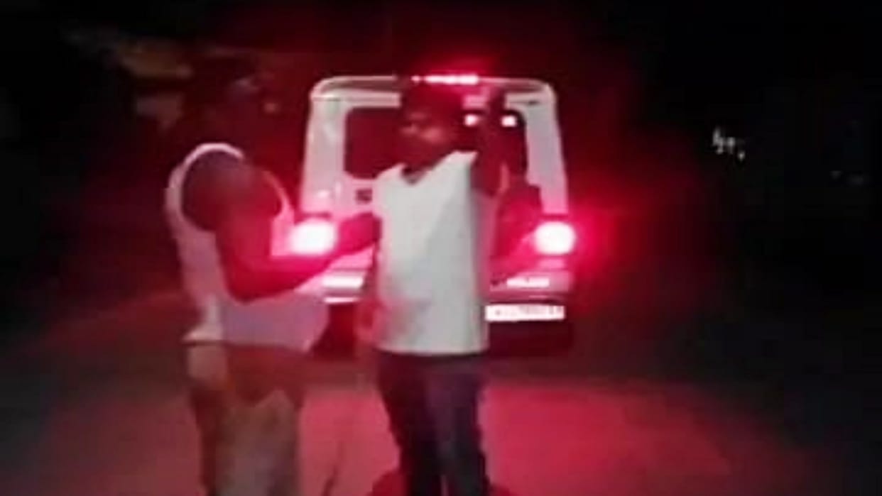 Bettiah: Police and villagers came face to face, uproar continued for hours; misbehave with two youths