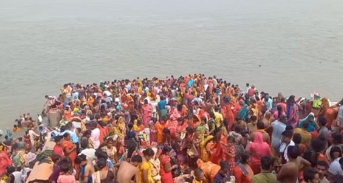 Bihar News: Boat capsized in Ganga river in Patna; Many people drown, rescue operation; Badh, SDRF, search