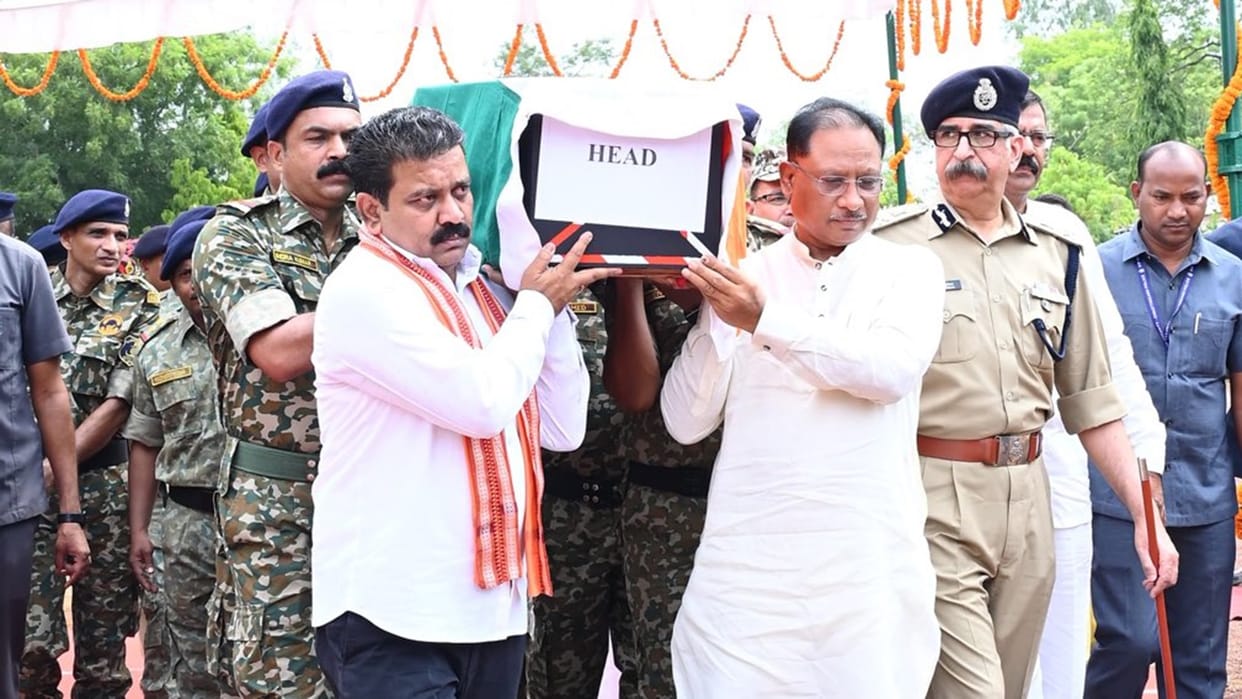 CG CM vishnudeo Sai and Home Minister Sharma gave shoulder to martyred soldier