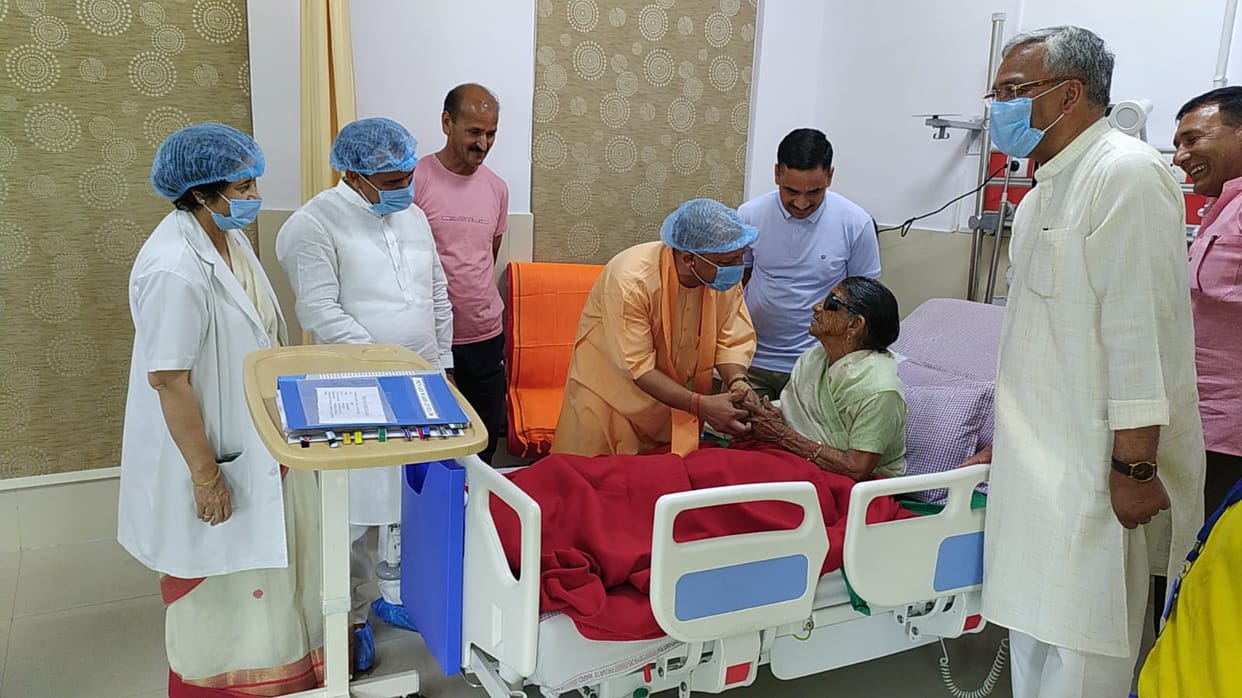 Rishikesh News CM Yogi Adityanath arrives to know condition of his mother admitted in AIIMS