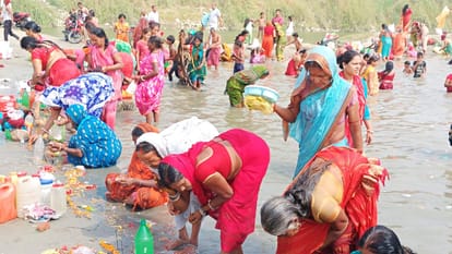 Ganga Dussehra: Thousands of devotees took bath in Ganga in Bhagalpur, people took holy dip in Lakhisarai too