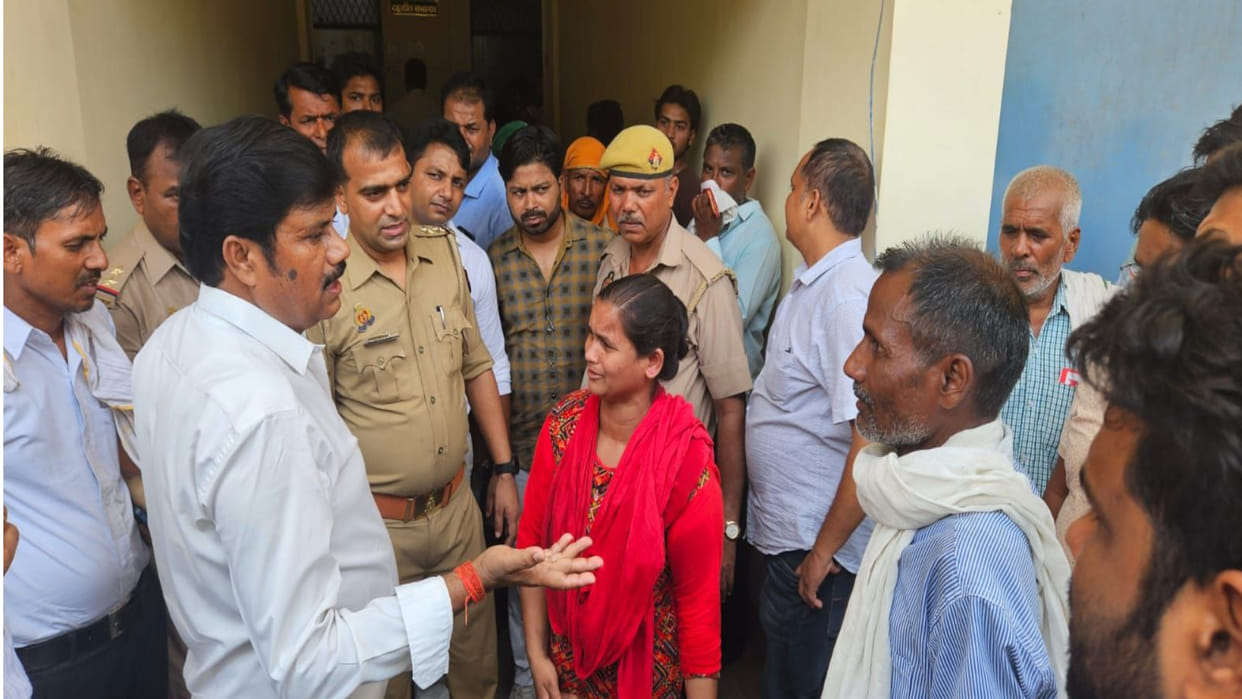 Father and daughter tried to commit suicide in front of SDM in Gorakhpur