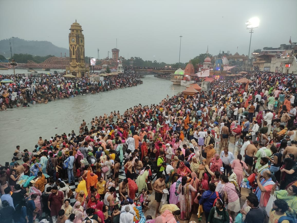 Ganga Dussehra 2024 Huge Crowd of devotees on Har Ki Pauri Traffic jam Uttarakhand News in Hindi