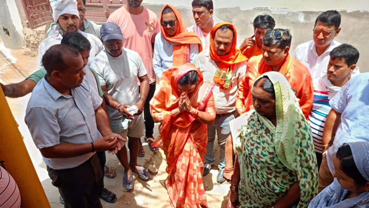 Varanasi News parshad foundation stone for interlocking road people said thank you