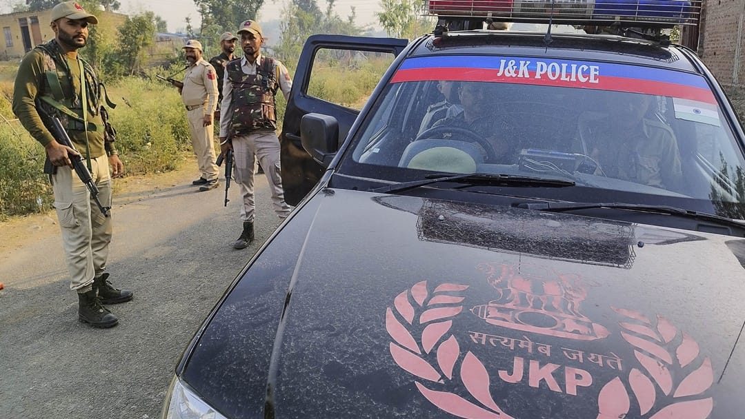 Zojila Accident : Road accident on Srinagar Kargil highway three tourists killed