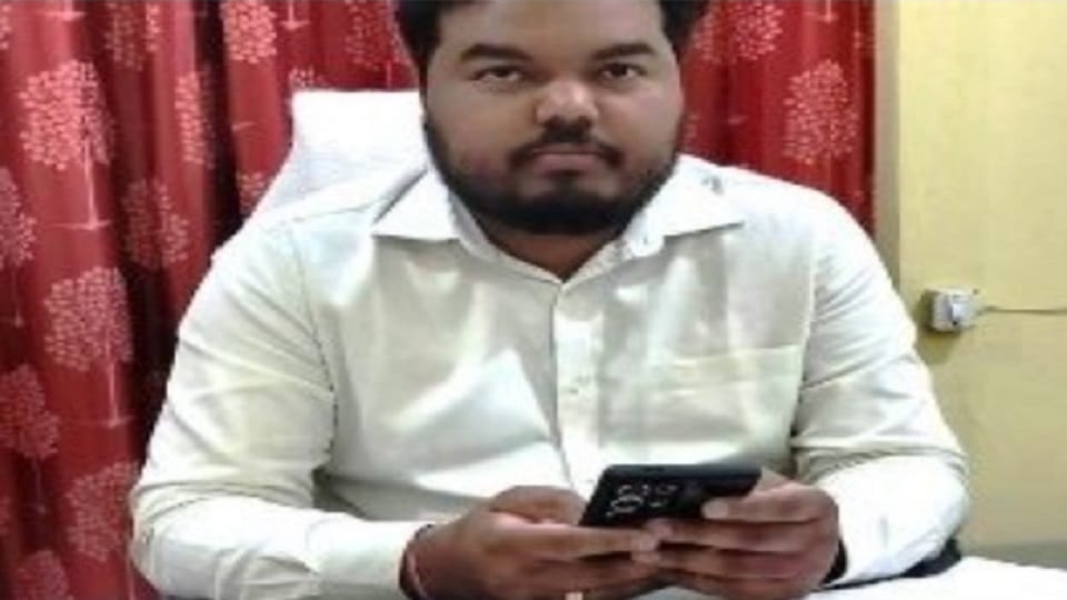 Food officer not relieved even after three months of transfer transfer order was issued on March 15