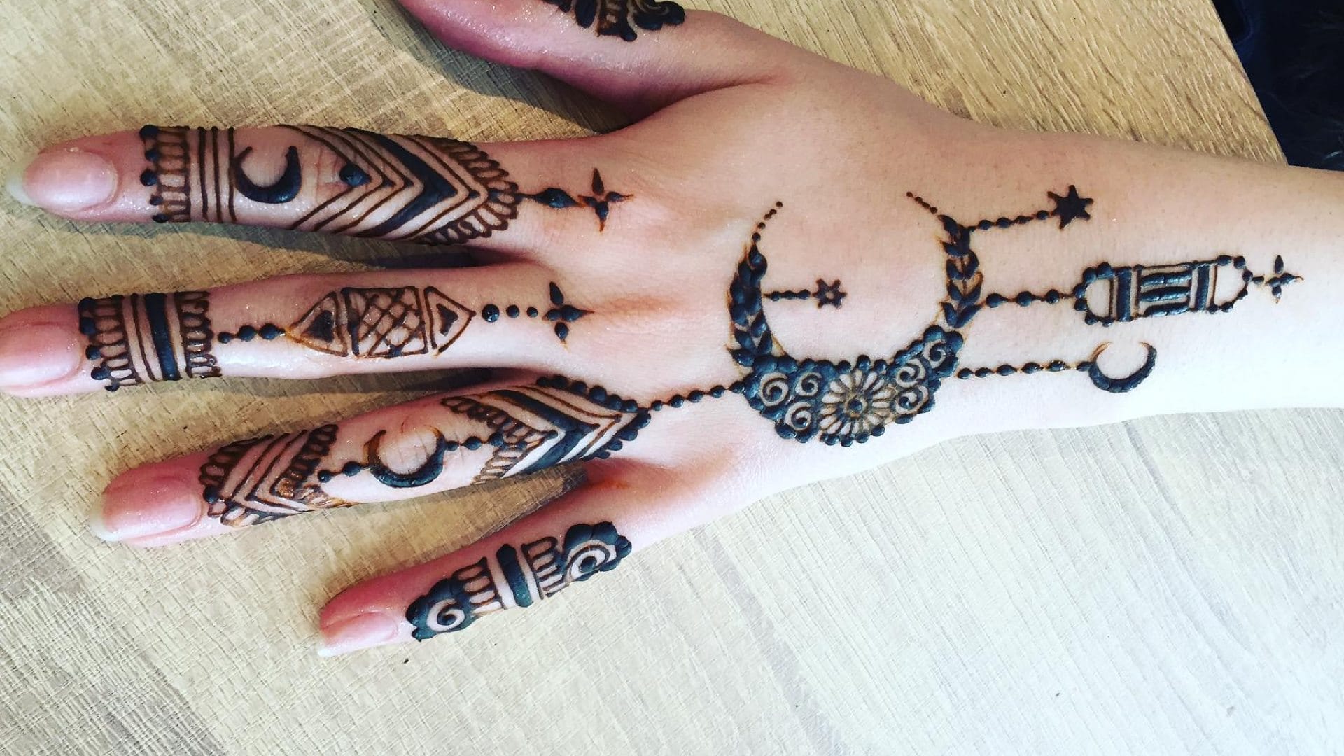 latest Bakrid Mehndi Design 2024 for front and back hand