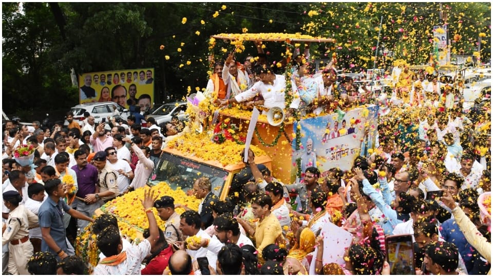MP: Grand welcome to Shivraj Singh in Bhopal road show lasted for five hours