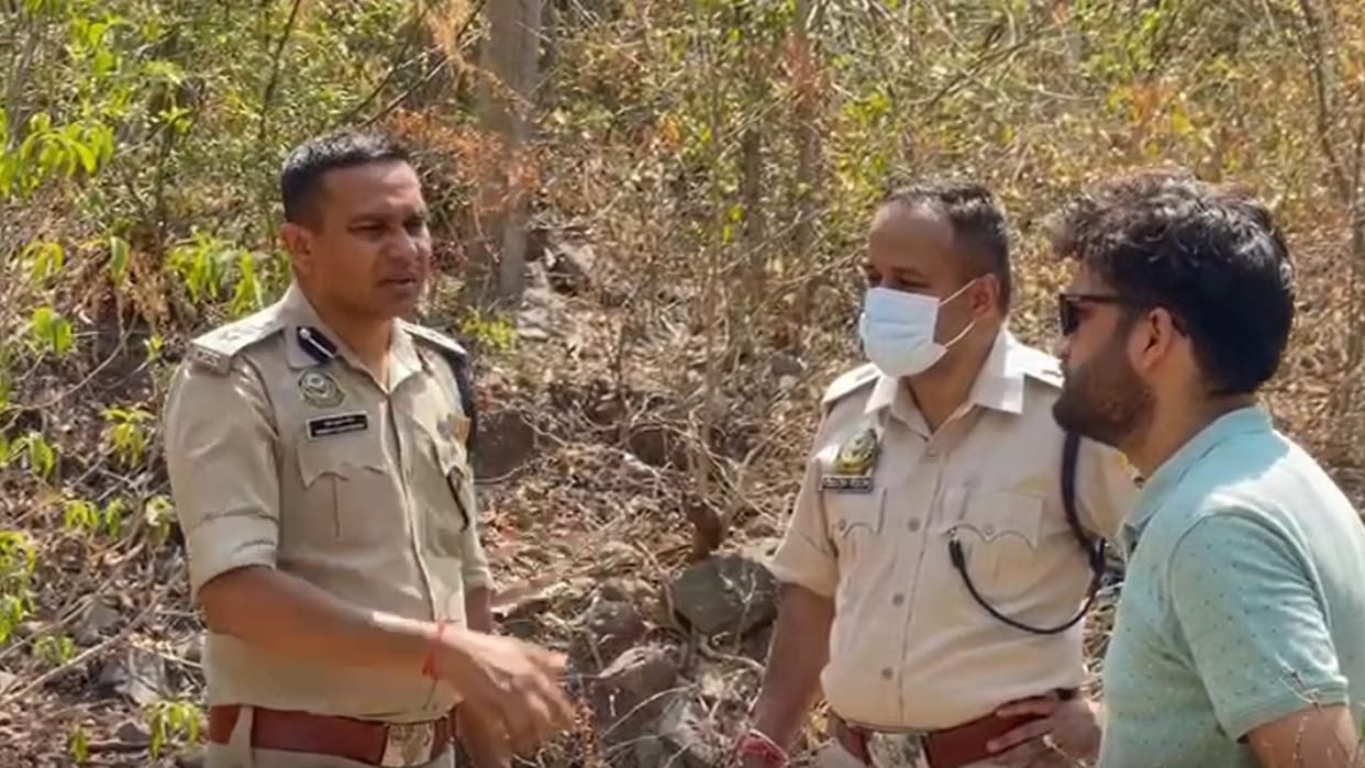 Dead bodies of a young man and a woman were found in forest Sen ki ser Nahan Sirmaur
