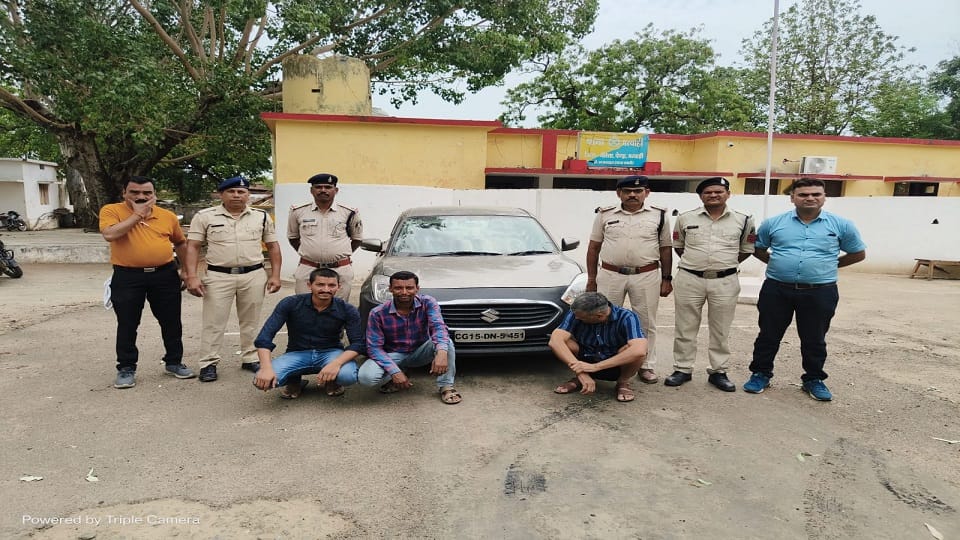 पुलिस की गिरफ्त में आरोपी