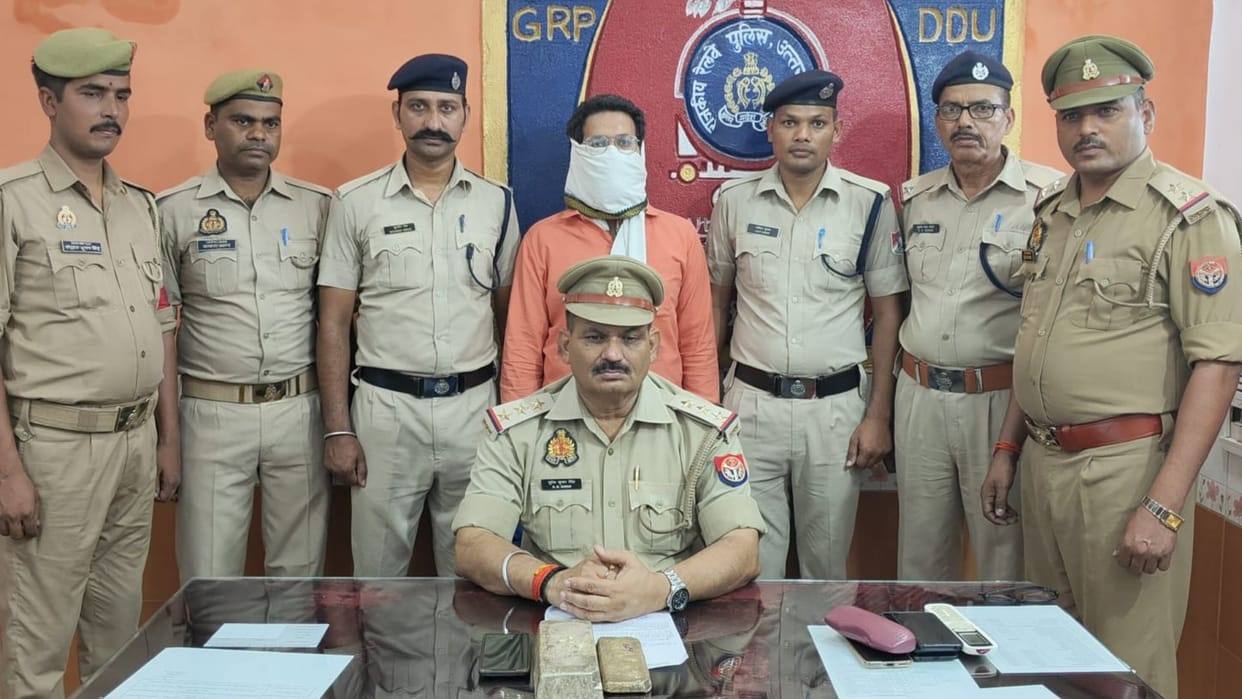 silver found with a youth taking from Gaya to Varanasi Income Tax team took action