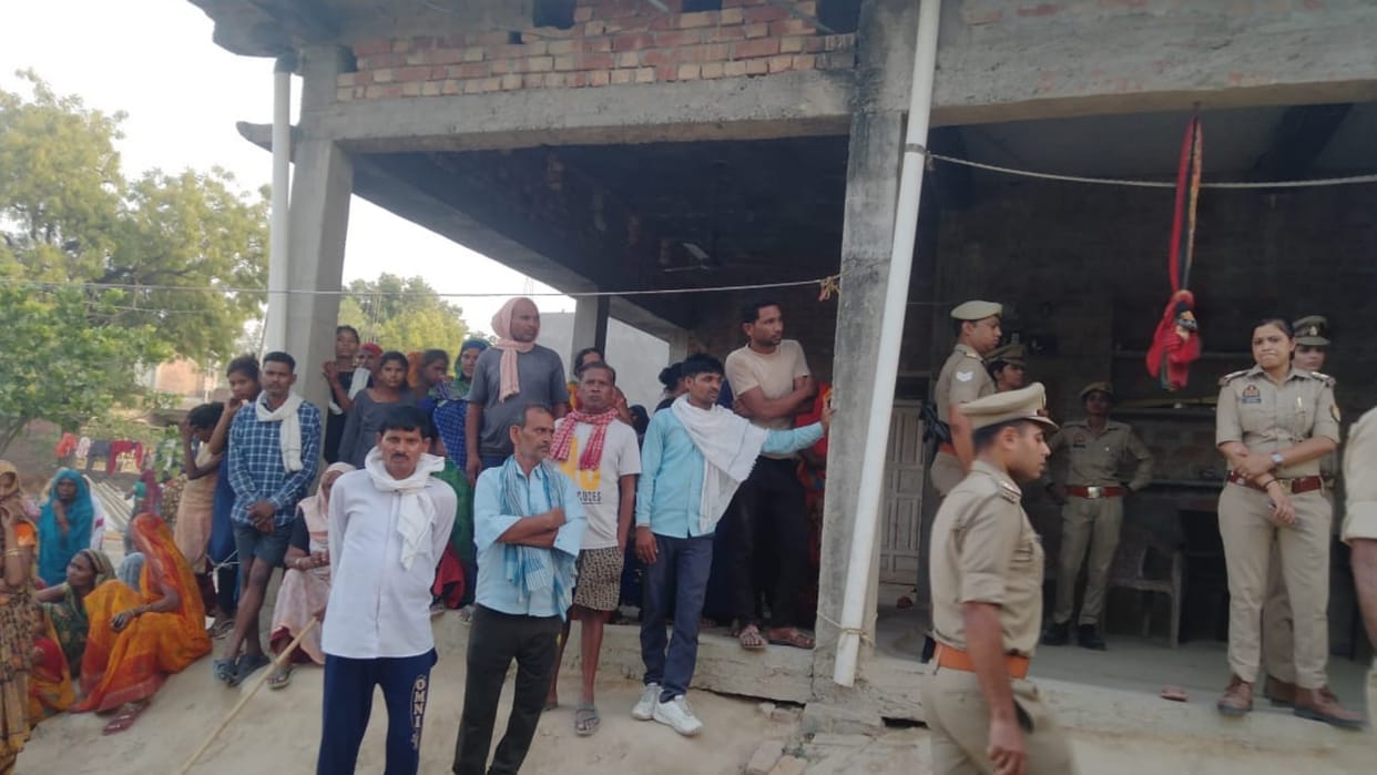 A woman commits suicide after killing their children in Lalganj Raebareli.