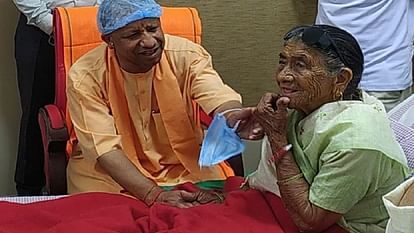 cm Yogi Adityanath reached AIIMS to meet his mother in geriatric ward