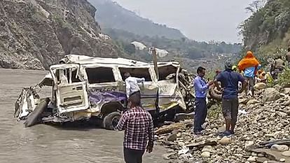 Rudraprayag accident Injured Mahima mother died doctors haven't informed her yet