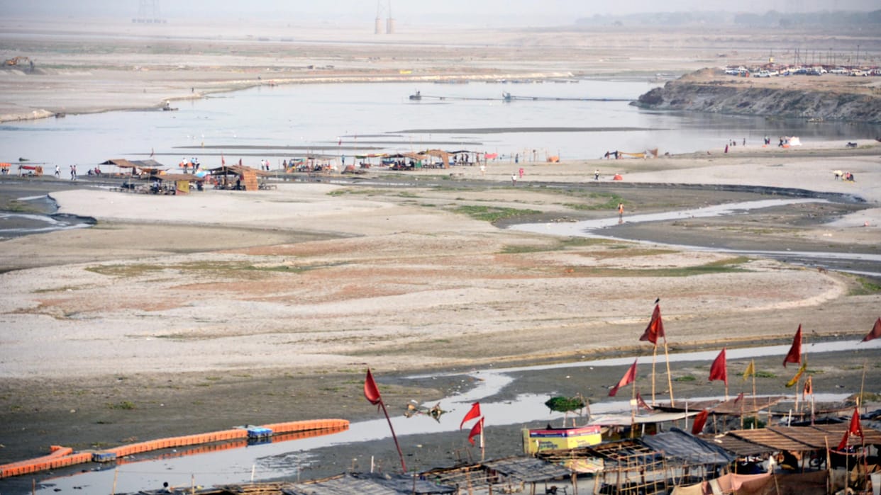 Special on Ganga Dussehra: The stream is shrinking, devotees are taking a dip in knee-deep water
