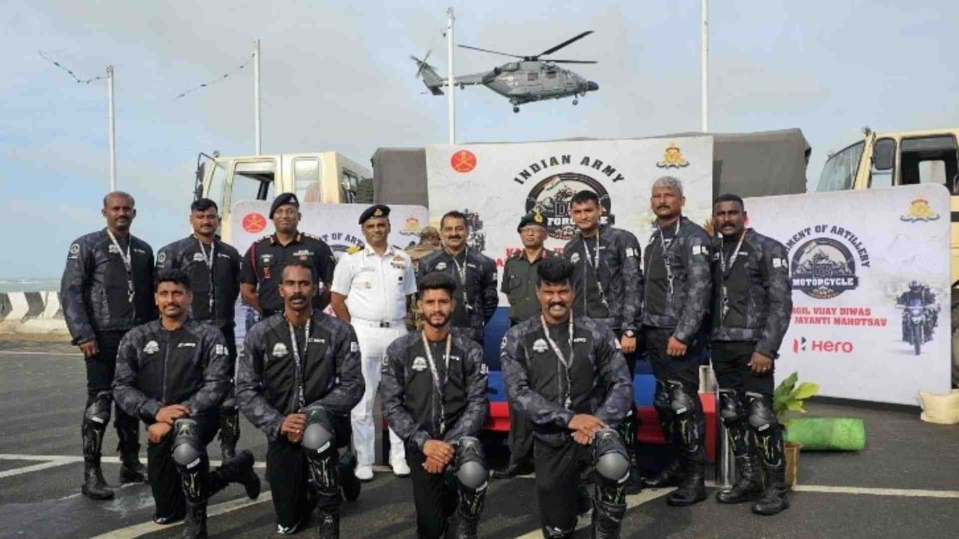 सेना की बाइक राइडर टीम।