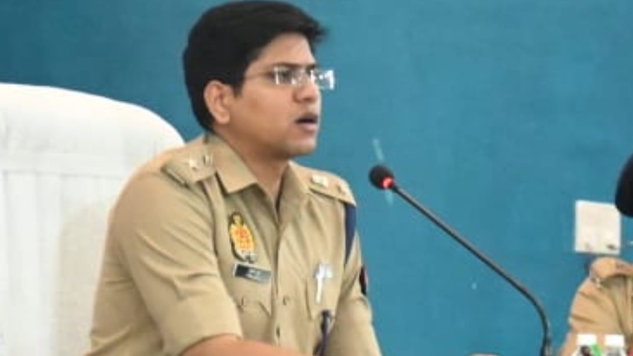 SSP suspended three policemen who beat up a tractor driver in Bareilly