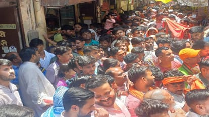 crowd of devotees gathered to have darshan of Thakur Banke Bihari On Ganga Dussehra in Vrindavan
