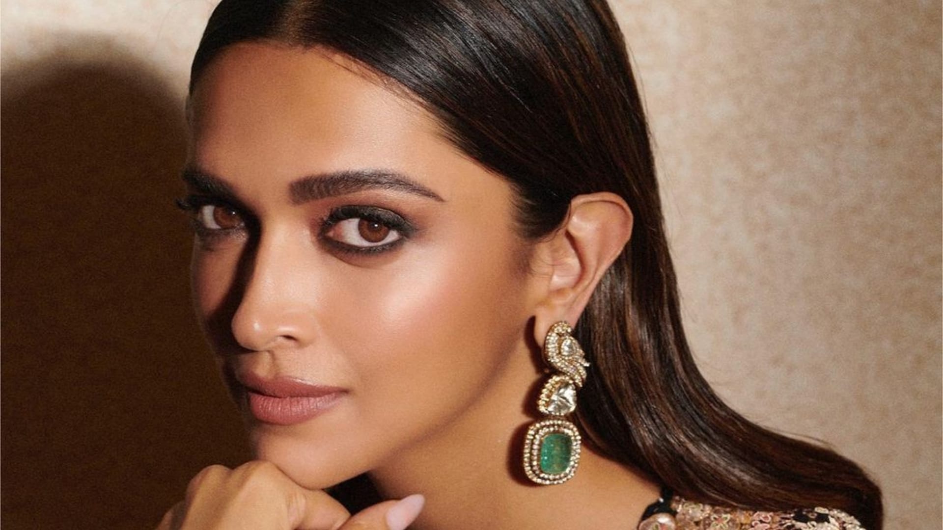 These are Highest Paid bollywood Actresses 2024 Deepika Padukone Kangana Ranaut Priyanka Chopra Alia Bhatt