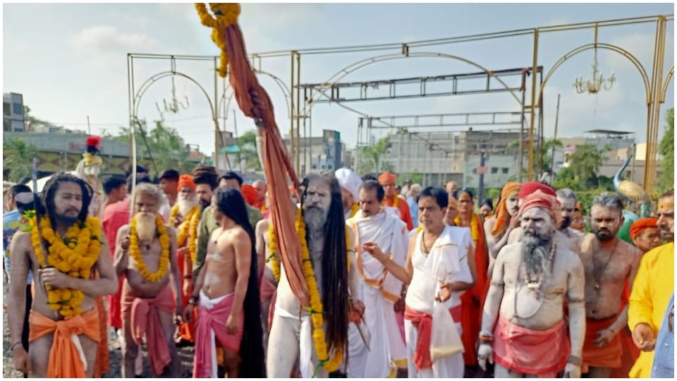 Ujjain News: Simhastha like scene seen in the city after Peshwai sages and saints took royal bath