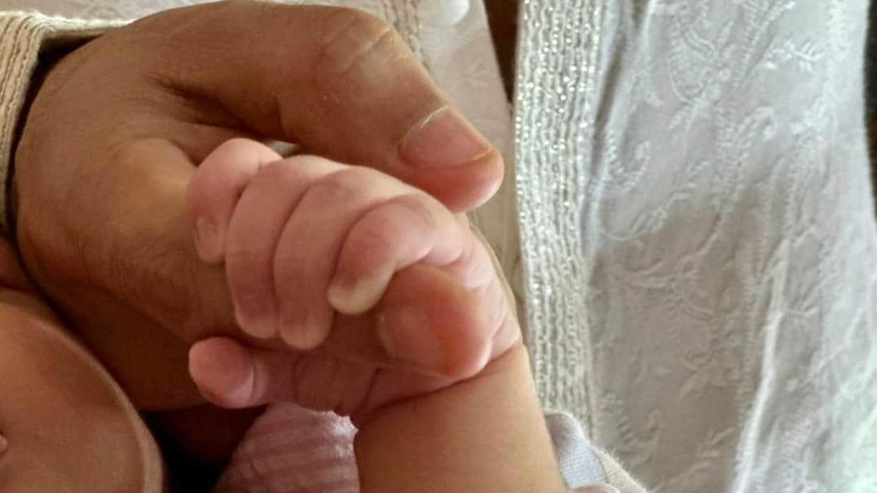 Varun Dhawan First Pic Daughter Reveals on Father Day says work mode on janhvi kapoor parineeti chopra reacts