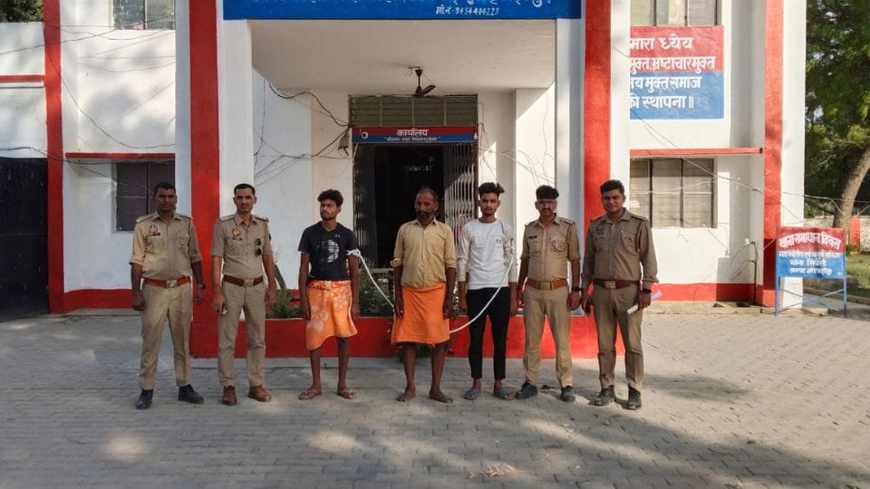 Villagers attacked the police who came to resolve the drain dispute in Sitapur