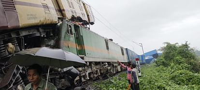 Bihar Train Accident News: Kanchenjunga Express Hit By Goods Train in Kishanganj, Three Bogies Damaged