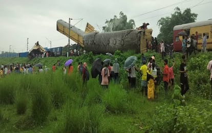 Bihar Train Accident News: Kanchenjunga Express Hit By Goods Train in Kishanganj, Three Bogies Damaged