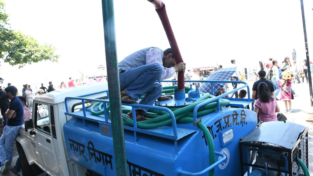 Water Crisis in Shimla Leaders and officers are filling their tanks