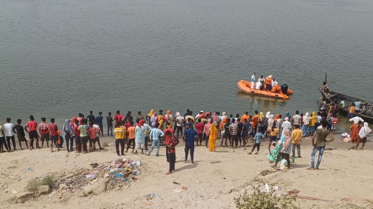 dead bodies of five people including teenager who drowned in river recovered in ballia