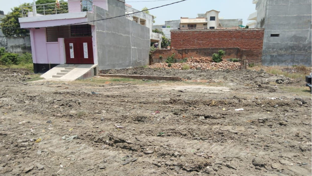 Mud game in Godhoiya drain, system fails in contractor-landowner setting in Gorakhpur