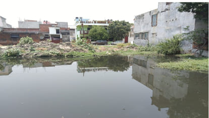 Mud game in Godhoiya drain, system fails in contractor-landowner setting in Gorakhpur