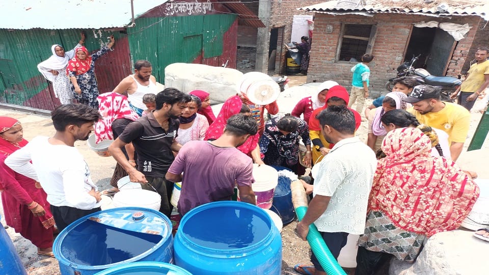 Hospital is asking for water for dialysis in scorching heat in haldwani