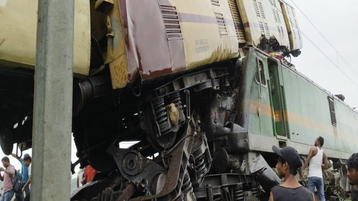 Train Accident: After the train accident in New Jalpaiguri, trains coming to Prayagraj may be diverted.