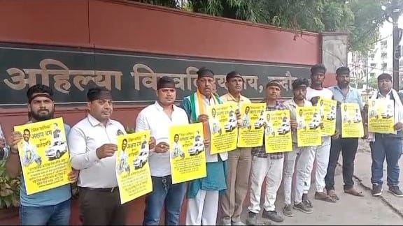 indore news davv renu jain akshay bam congress protest
