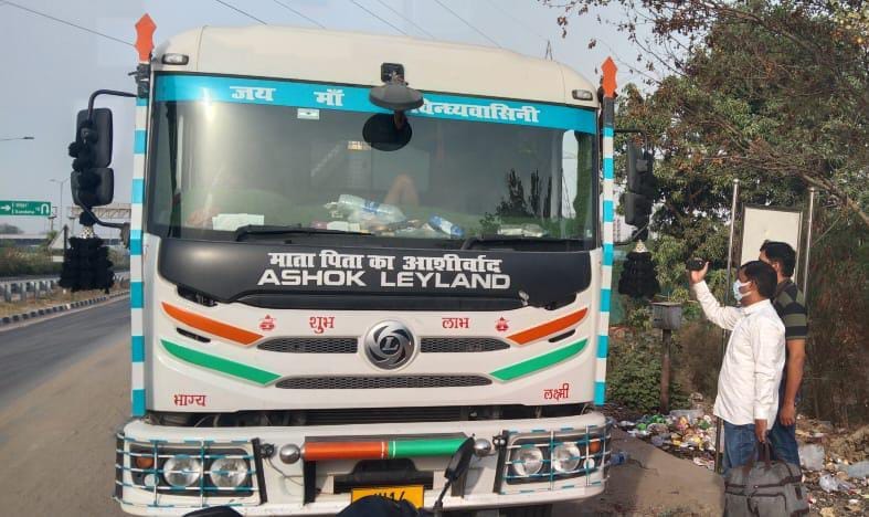 Driver dead body found in cabin of trailer in varanasi