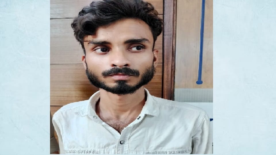 Moradabad: Tantrik made objectionable video of girl, also duped her of 15 thousand rupees, accused arrested