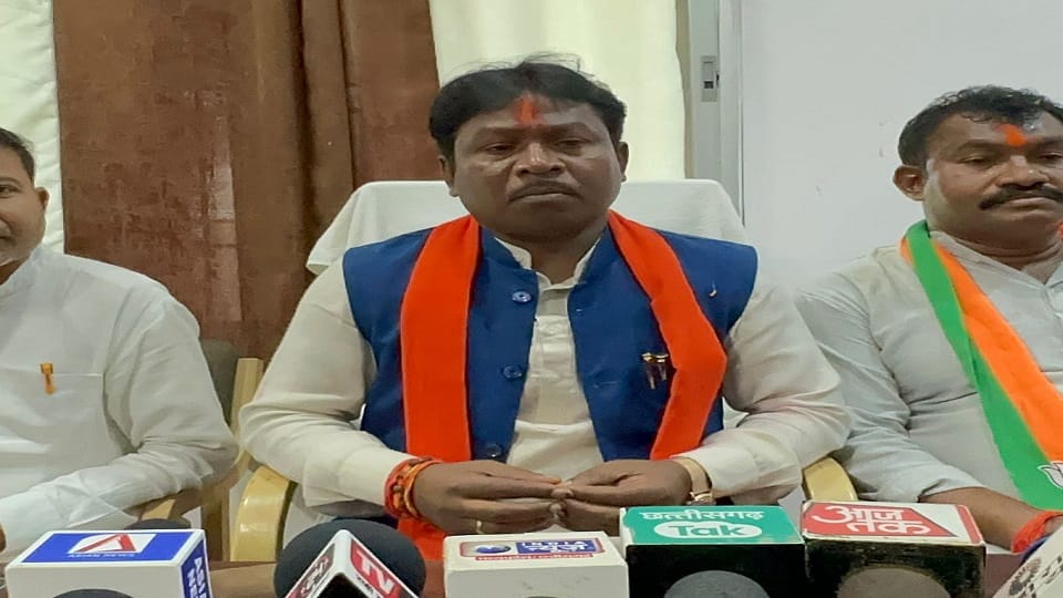 Bastar MP Mahesh Kashyap attacks Kawasi Lakhma says  public forgot the former minister in elections
