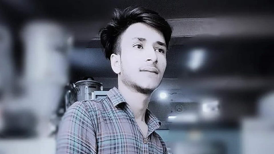 Vehicle hits bike, uncle and nephew die