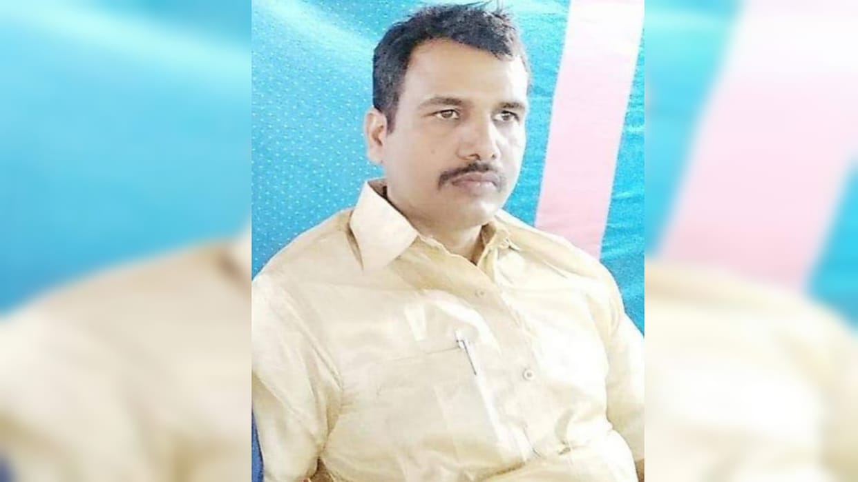 Degree college teacher commits suicide after getting trapped in traffic jam