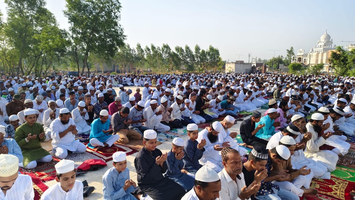 Eid ul Azha: Hands raised in worship of Allah, prayers offered with devotion