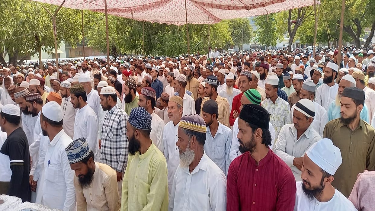 Muslim People Offered Namaz At Eidgahs And Masjids On Bakrid in Bareilly