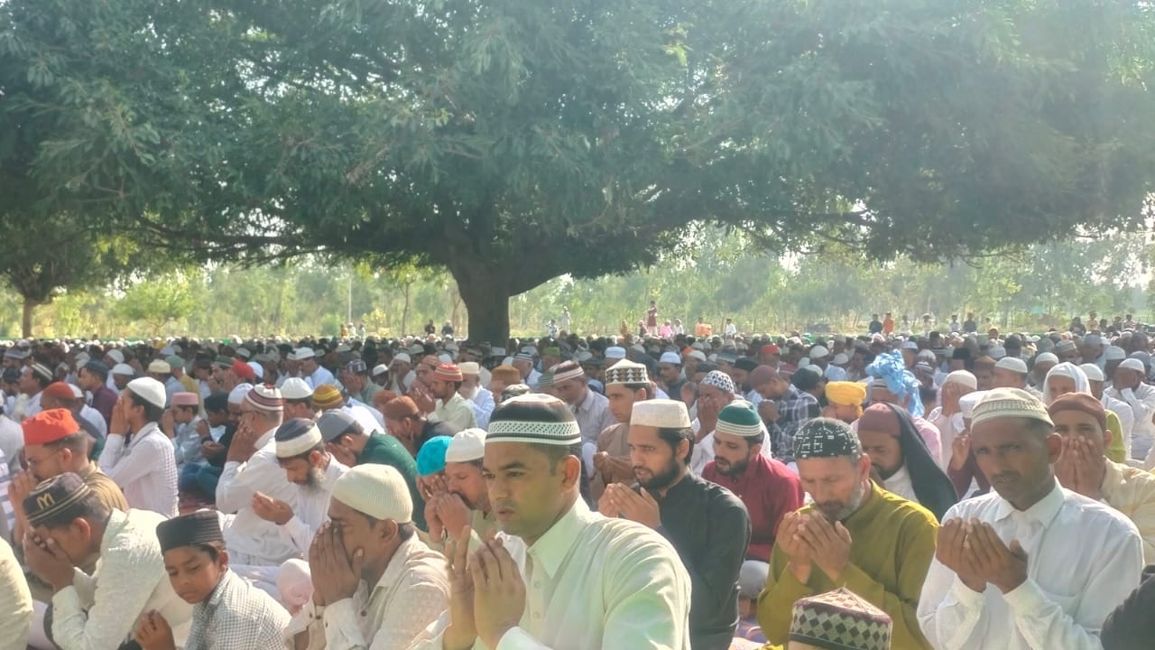 Muslim People Offered Namaz At Eidgahs And Masjids On Bakrid in Bareilly
