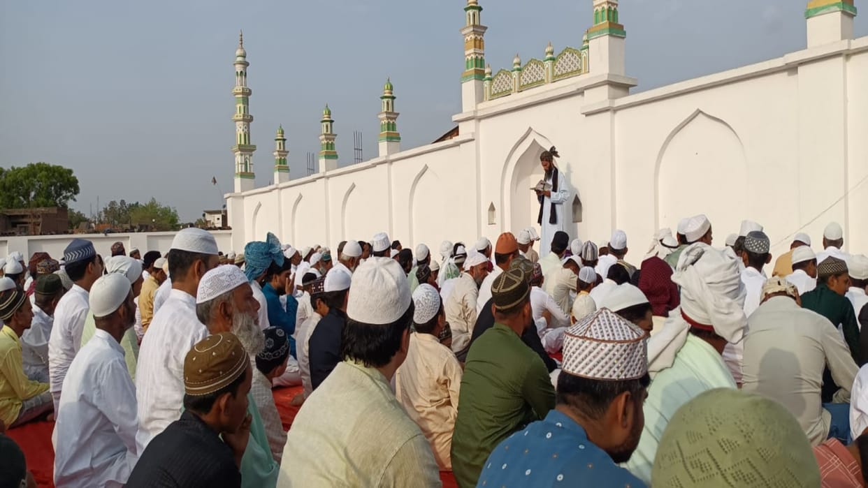 Eid Ul Adha: Bakrid prayers were offered in mosques under strict security, prayed to God for peace, peace and