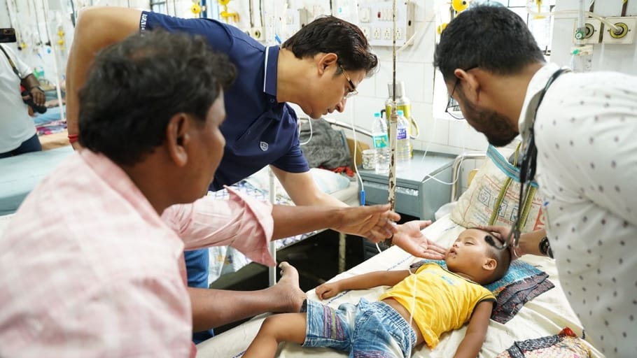 पश्चिम बंगाल: कंचनजंगा एक्‍सप्रेस हादसे में अबतक 15 मौतें, रेल मंत्री ने किया घटनास्थल का दौरा