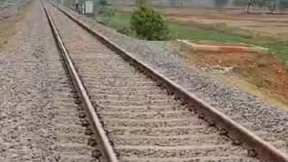 Sensation due to finding dead bodies of two brothers on Raipur Visakhapatnam railway line in Mahasamund