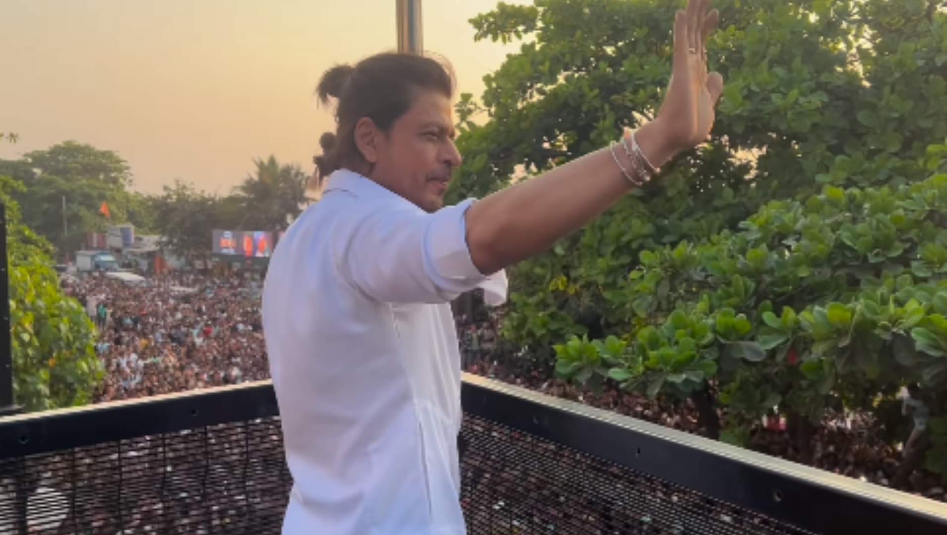 Bollywood stars like Sunny Deol Sidharth Malhotra Anil Kapoor Salman khan Shahrukh Khan wished Eid-ul-Adha