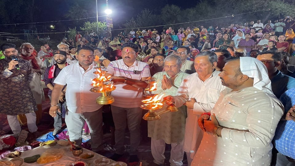 huge crowd of devotees gathered on Ganga Dussehra in Balrampur Ramanujganj
