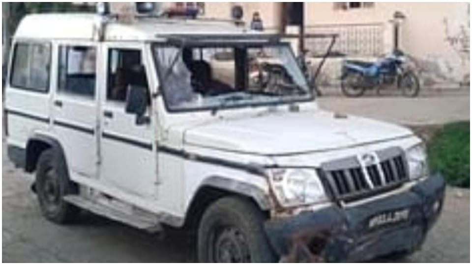 Ujjain News: Stones pelted at the police who came to settle the dispute in Tarana accused opened fire