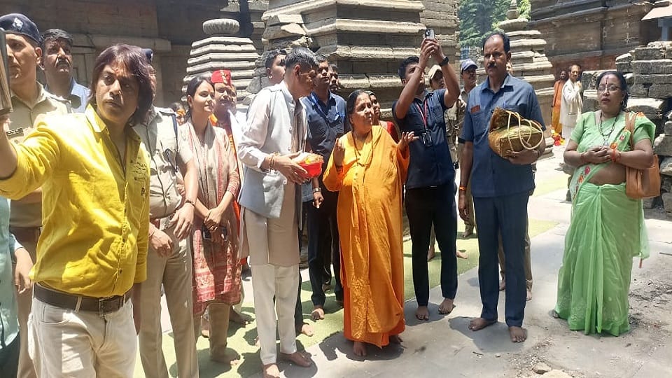 Former Madhya Pradesh CM Uma Bharti reached Jageshwar Dham almora
